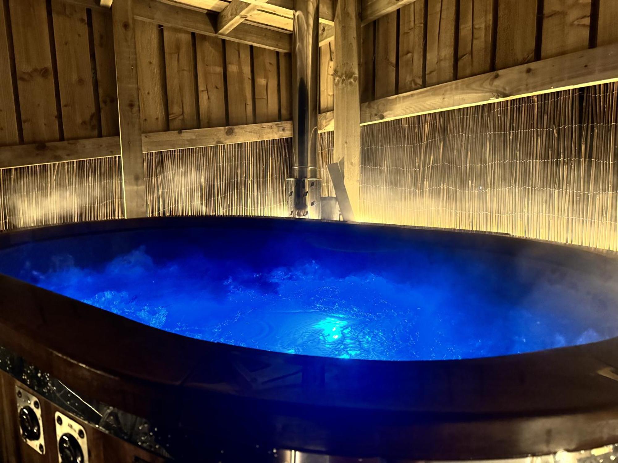 Deerstone Glamping-Pinhaw Beacon Dome Hot Tub Hotel Earby Exterior foto